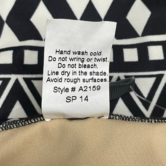 J. Crew Black and White Geometric Tribal Print One Piece Swimsuit Size 4 NWT - Picture 5 of 8